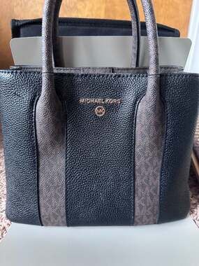 Michael Kors Austin Medium Pebbled Leather Messenger Bag in Black with Signature